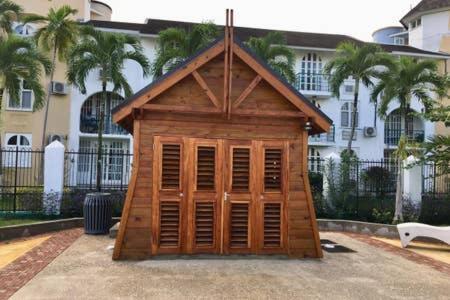 Rairoyale At Sand Castles Ocho Rios Exterior photo